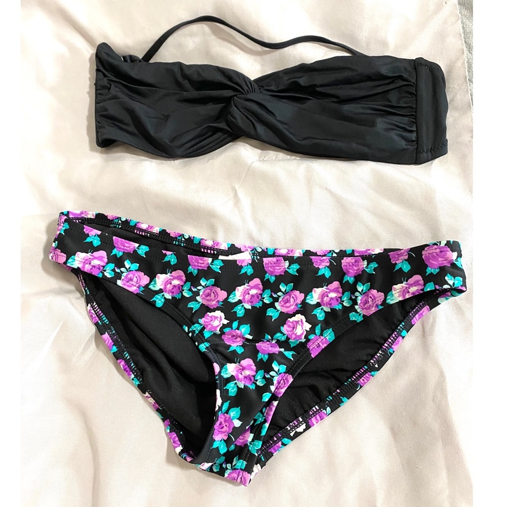 Mossimo S black top Xhiliration M floral bottom